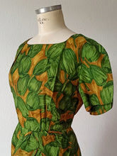 Load image into Gallery viewer, 1950s 1960s - Stunning Floral Print Silk Dress - W29 (74cm)
