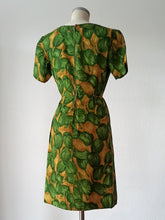 Load image into Gallery viewer, 1950s 1960s - Stunning Floral Print Silk Dress - W29 (74cm)
