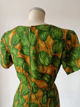 Load image into Gallery viewer, 1950s 1960s - Stunning Floral Print Silk Dress - W29 (74cm)
