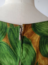 Load image into Gallery viewer, 1950s 1960s - Stunning Floral Print Silk Dress - W29 (74cm)

