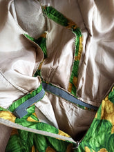 Load image into Gallery viewer, 1950s 1960s - Stunning Floral Print Silk Dress - W29 (74cm)

