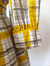 Load image into Gallery viewer, 1950s - Fabulous Yellow Grey Cotton Dress - W27.5 (70cm)

