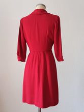 Cargar imagen en el visor de la galería, 1940s - Gorgeous Lipstick Red Rayon Dress - W28.5 (72cm)
