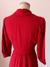 Cargar imagen en el visor de la galería, 1940s - Gorgeous Lipstick Red Rayon Dress - W28.5 (72cm)
