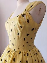 Load image into Gallery viewer, 1950s 1960s - Stunning Yellow Black Organza Dress - W26 (66cm)
