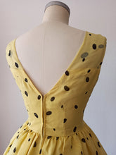 Load image into Gallery viewer, 1950s 1960s - Stunning Yellow Black Organza Dress - W26 (66cm)
