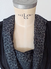 Cargar imagen en el visor de la galería, 1930s - Splendid Black Textured Crepe Dress - W32 (82cm)

