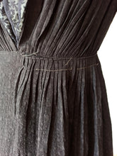 Cargar imagen en el visor de la galería, 1930s - Splendid Black Textured Crepe Dress - W32 (82cm)
