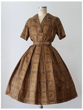 Laden Sie das Bild in den Galerie-Viewer, 1950s 1960s - MAVEL, France - Stunning Satin Silk Dress - W26 (66cm)
