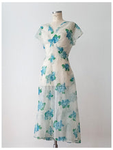 Cargar imagen en el visor de la galería, 1940s - Beautiful Floral Romantic Dress - W31 (80cm)
