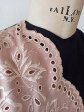 Charger l'image dans la galerie, 1940s (?) - Stunning Pink &amp; Black Rayon Dress - W26/27 (66/68cm)
