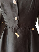 Cargar imagen en el visor de la galería, 1940s 1950s - Precious Half Moon Silk Dress - W30 (76cm)
