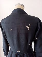 Cargar imagen en el visor de la galería, 1940s 1950s - Precious Half Moon Silk Dress - W30 (76cm)
