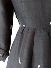 Cargar imagen en el visor de la galería, 1940s 1950s - Precious Half Moon Silk Dress - W30 (76cm)
