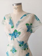 Cargar imagen en el visor de la galería, 1940s - Beautiful Floral Romantic Dress - W31 (80cm)
