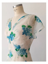 Cargar imagen en el visor de la galería, 1940s - Beautiful Floral Romantic Dress - W31 (80cm)
