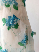 Cargar imagen en el visor de la galería, 1940s - Beautiful Floral Romantic Dress - W31 (80cm)
