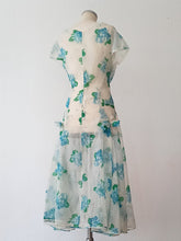 Cargar imagen en el visor de la galería, 1940s - Beautiful Floral Romantic Dress - W31 (80cm)
