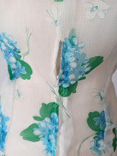 Cargar imagen en el visor de la galería, 1940s - Beautiful Floral Romantic Dress - W31 (80cm)
