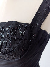 Cargar imagen en el visor de la galería, 1950s - Spectacular Black Sequined Silk Dress - W27 (68cm)
