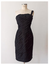 Cargar imagen en el visor de la galería, 1950s - Spectacular Black Sequined Silk Dress - W27 (68cm)
