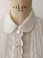 Cargar imagen en el visor de la galería, 1940s 1950s - Gorgeous White Silk Crepe Blouse - Sz Large

