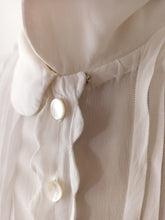 Cargar imagen en el visor de la galería, 1940s 1950s - Gorgeous White Silk Crepe Blouse - Sz Large
