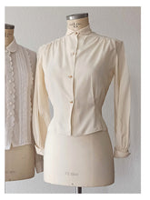 Cargar imagen en el visor de la galería, 1940s 1950s - Exquisite Ivory Rayon Blouse - W31 (80cm)
