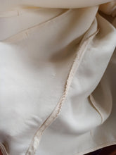 Cargar imagen en el visor de la galería, 1940s 1950s - Exquisite Ivory Rayon Blouse - W31 (80cm)

