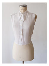 Laden Sie das Bild in den Galerie-Viewer, 1930s - Exquisite White Silk Crepe Blouse
