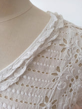 Charger l'image dans la galerie, 1920s 1930s - Adorable Handmade Cotton Blouse

