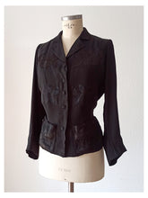 Cargar imagen en el visor de la galería, 1940s - PARIS - Exquisite New Look Black Silk Jacket - W28.5 (72cm)
