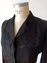 Cargar imagen en el visor de la galería, 1940s - PARIS - Exquisite New Look Black Silk Jacket - W28.5 (72cm)
