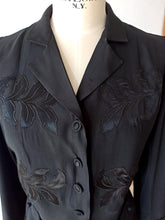 Cargar imagen en el visor de la galería, 1940s - PARIS - Exquisite New Look Black Silk Jacket - W28.5 (72cm)
