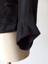 Cargar imagen en el visor de la galería, 1940s - PARIS - Exquisite New Look Black Silk Jacket - W28.5 (72cm)
