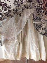 Laden Sie das Bild in den Galerie-Viewer, 1950s - Outstanding French Couture Bolero Dress - W28.5 (72cm)
