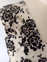 Laden Sie das Bild in den Galerie-Viewer, 1950s - Outstanding French Couture Bolero Dress - W28.5 (72cm)
