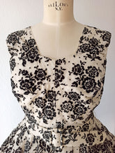 Laden Sie das Bild in den Galerie-Viewer, 1950s - Outstanding French Couture Bolero Dress - W28.5 (72cm)
