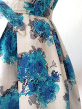 Charger l'image dans la galerie, 1950s - Fabulous Floral Cotton Dress - W29 (74cm)
