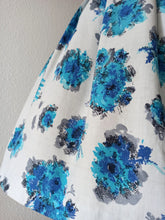 Charger l'image dans la galerie, 1950s - Fabulous Floral Cotton Dress - W29 (74cm)
