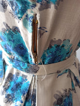 Charger l'image dans la galerie, 1950s - Fabulous Floral Cotton Dress - W29 (74cm)
