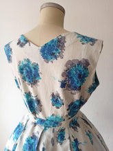 Charger l'image dans la galerie, 1950s - Fabulous Floral Cotton Dress - W29 (74cm)
