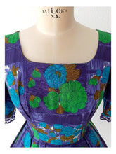 Charger l'image dans la galerie, 1950s 1960s - Stunning Purple Roseprint Cotton Dress - W27 (68cm)
