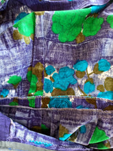 Charger l'image dans la galerie, 1950s 1960s - Stunning Purple Roseprint Cotton Dress - W27 (68cm)
