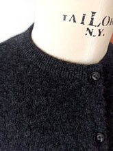 Cargar imagen en el visor de la galería, 1950s 1960s - PRINGLE, Scotland - Black Cashmere Cardigan
