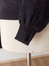 Cargar imagen en el visor de la galería, 1950s 1960s - PRINGLE, Scotland - Black Cashmere Cardigan
