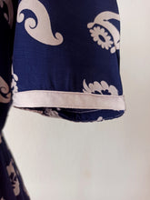 Cargar imagen en el visor de la galería, 1940s - Gorgeous Blue Printed Rayon Dress - W33 (84cm)
