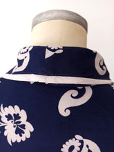 Cargar imagen en el visor de la galería, 1940s - Gorgeous Blue Printed Rayon Dress - W33 (84cm)
