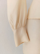 Cargar imagen en el visor de la galería, 1940s - Exquisite Embroidery Silk Crepe Blouse - Sz 42
