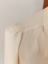 Cargar imagen en el visor de la galería, 1940s - Exquisite Embroidery Silk Crepe Blouse - Sz 42
